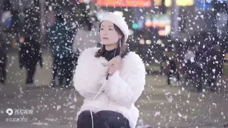 《純分享》尹夢琪 来场人工降雪，画面不要太美！为了《雪落下的声音》这首歌拼了！