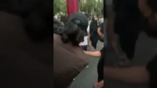 #MahsaAmini'nin ölümü | İran'daki protestolarda başörtüler yakılıyor #shorts