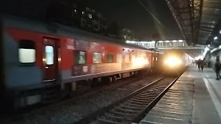 12995 Bandra Terminus Ajmer SF Exp  meets 12010 Ahmedabad Mumbai Shatabdi Exp at Vapi on 27/10/2023.