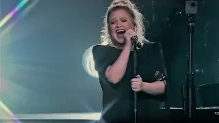 Kelly Clarkson covers Dancing On My Own - Robyn / Calum Scott (Live)