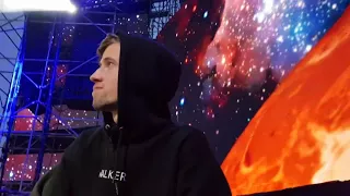 Cận Cảnh Khuôn Mặt Của Alan Walker Trước Lúc Lên Sân Khấu Live Show Tại Việt Nam.