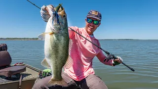 Fishing Behind Docks with My Tiny Boat | I Found a BIG BASS!