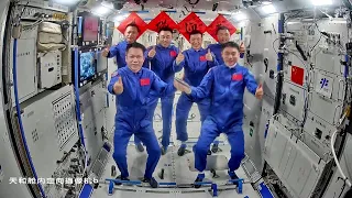 Shenzhou-18 hatch opening