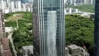 Водопад с небоскреба.