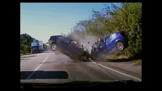 DashCam Russia - Crazy Drivers and Car Crashes