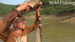 Wild Fishing, fishing in the lake, pull the net to catch a lot of fish