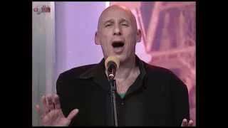 גיל אלון שר "ברברה" מאת ז'אק פרוור Gil Alon sings "Barbara" by Jacques Prevert