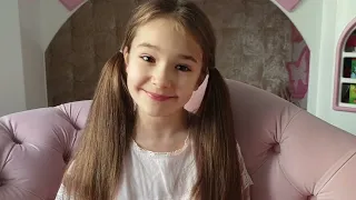 7y7m old Bella tells jokes in 7 languages