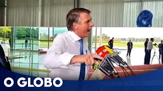 Bolsonaro se irrita em entrevista e ataca Alexandre de Moraes