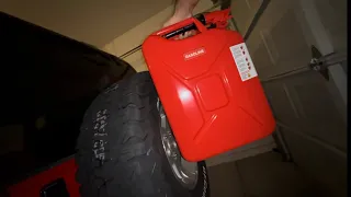 Best Made / Wavian 5 gal. NATO spec Jerry can gas can unboxing + first impressions on Jeep TJ mount