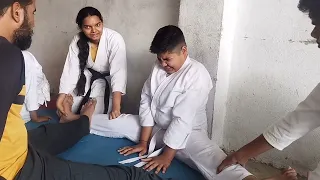 karate leg stretching pain beginners students first time stretching open #karate #legstraching #pain