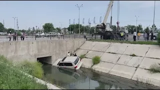 Выпускник опрокинул автомобиль в канал в Таразе