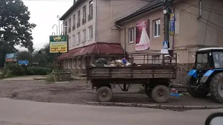 Міжгірська поліція.03.09.2020 р.Щоранку по тротуару - тракторець Міжгірської селищної зрада