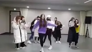 IZONE dancing to TWICE Yes or Yes