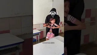 O mistério na escola (Jessica e família)