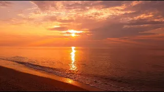 Beautiful sunrise over the sea video relax noise waves to calm the nervous system #Shorts
