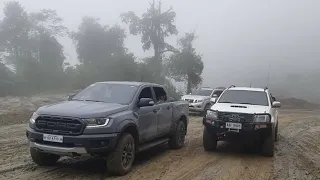 Ford Ranger Raptor vs Toyota Hilux vs Nissan Navara - Extreme 4x4 Challenge !!