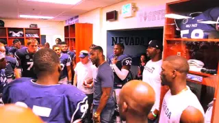 Nevada Hall of Famer Nate Burleson speaks to Wolf Pack team after victory