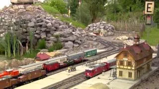 Eisenbahnspielen in freier Natur. Garten- und Parkbahnen im Schwabenland