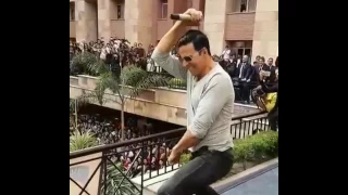 akshay kumar with thrilling public gathering at amity noida