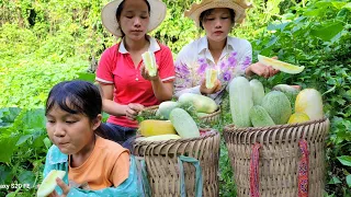 Together with Nga and Hoang Pick up melons, catch snails and bring them to the market to sell.