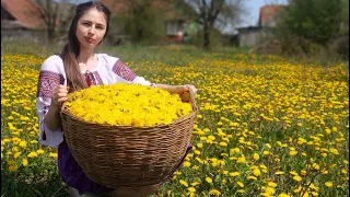 Woman lives in the village! Harvesting dandelions and cooking DIY "honey"! Works like a honeybee