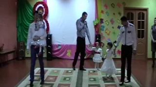 ДЦРР №43: Танец пап с дочками -  поздравление на 8 Марта