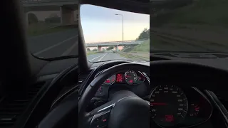 Audi R8 V8 Acceleration! LOUD!