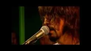 Solo Dave Grohl (Foo Fighters) gives surprising acoustic version of Walk and The Pretender