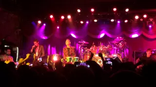 Jane's Addiction: 'Jane Says' intro, live at Brooklyn Bowl (New York)