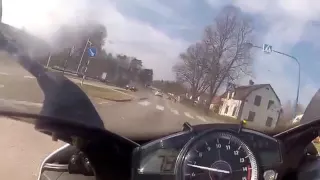 Yamaha R1 vs Mercedes SL63 AMG