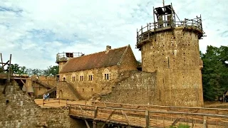 Во Франции вручную строят средневековый замок (новости)