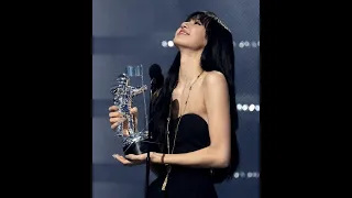 our queen 👑 lisa becomes the first female k-pop idol to win best k-pop at the 2022 mtv vmas#kpop