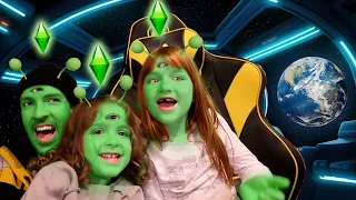 ALiEN FAMiLY moving to EARTH!!  crazy aliens transform our Sims Neighborhood with Adley Navey & Dad