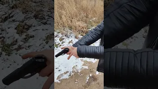 Стреляем из Макарова Охолощенный #shortvideo #подарок #оружие #makar #обзор #gun #guns #shorts