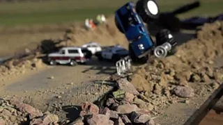 1 /64 Dynamic Diorama - Cars Truck and Police Chase - Crash Compilation Slow Motion 1000 fps #4