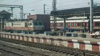 "GATIMAAN EXPRESS" || Skipping Agra Cantonment at slow speed!!