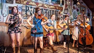 Lucky Barn Series (S01E08) Della Mae - Richland Woman Blues @Pickathon 2014