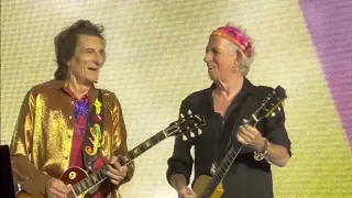 Keith and Ronnie on their way to center stage during Satisfaction - two happy guitarist - paris 2022