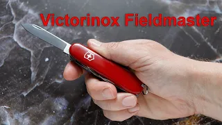 Подарували швейцарський ніж Victorinox Fieldmaster.