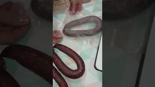 Вакуумирование домашней колбасы.