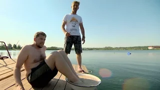 Как всплыть с тазом цемента на ногах? Try swimming in cement shoes.