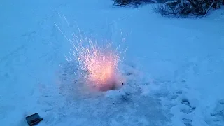 Взрываем петарды в рыбацкой лунке| Тест петард на Новый Год 2019| Моя пиротехника