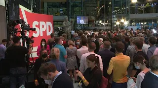 Germany: Images from SPD headquarters in neck and neck election race | AFP