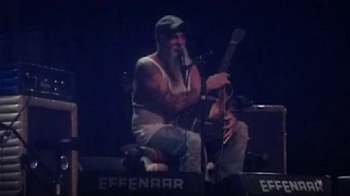 Seasick Steve - Walkin' Man / Self Sufficient Man - Eindhoven 10-sept-2015