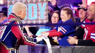 WWE Superstars gift ringside fans