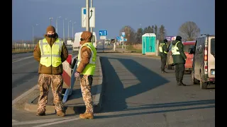 Россияне устроили "ад" украинским беженцам на границе с Латвией.