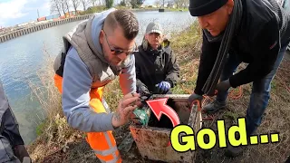 WE GOT GOLD...hidden compartment in safe shows GOLD. magnet fishing