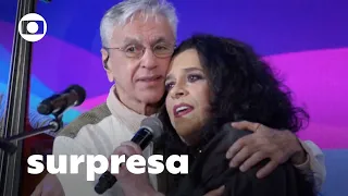 Gal Costa faz surpresa para Caetano e cantor se emociona | Altas Horas | TV Globo