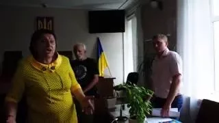 За обвинение главы сельсовета Мешково-Погорелово в коррупции прокурору кричат "Ганьба"